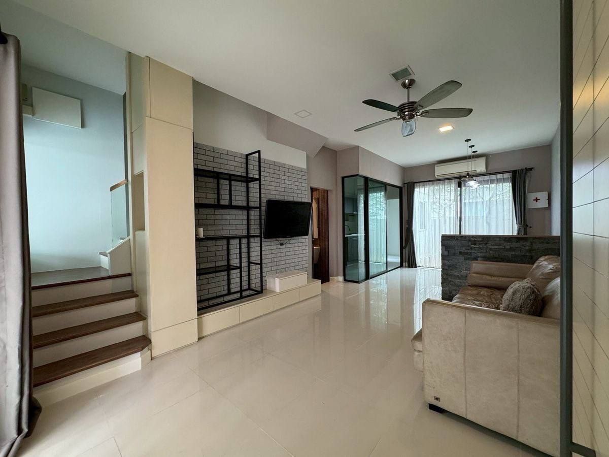 5 卧室 联排别墅 出租 在  - Image 2