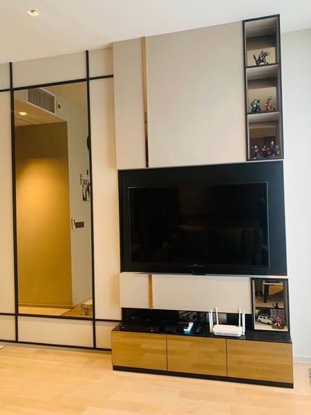 Ashton Silom - Image 9