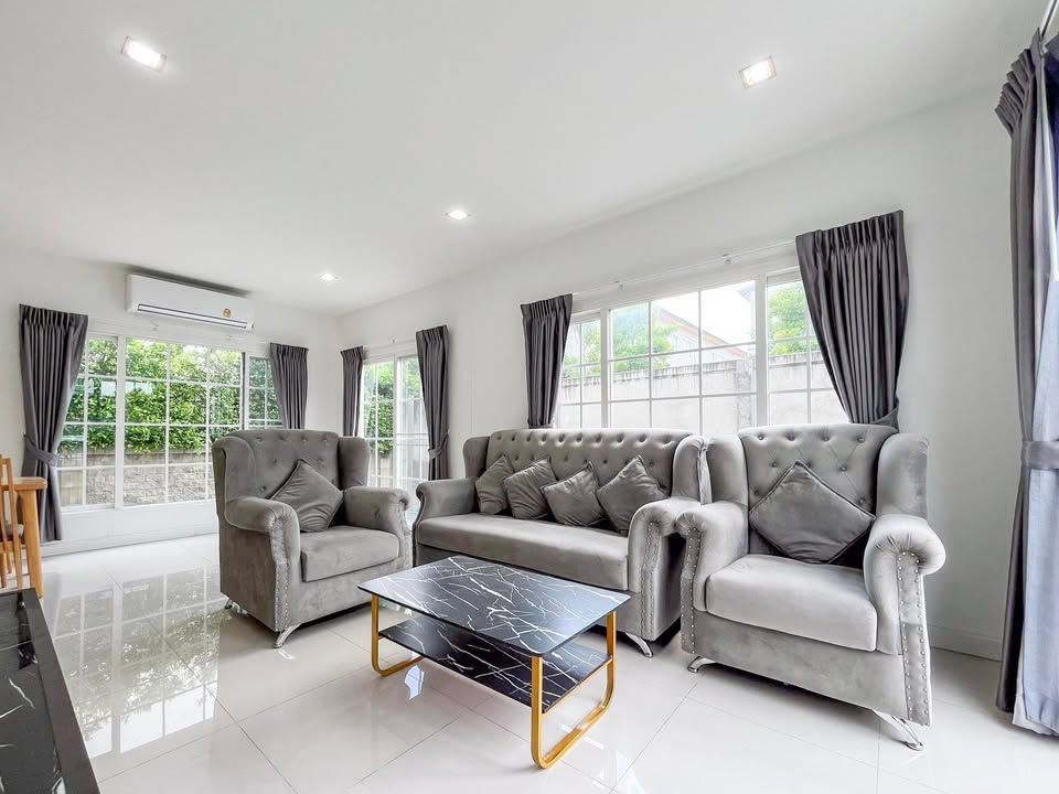 โกลเด้น นีโอ สาทร - Image 1