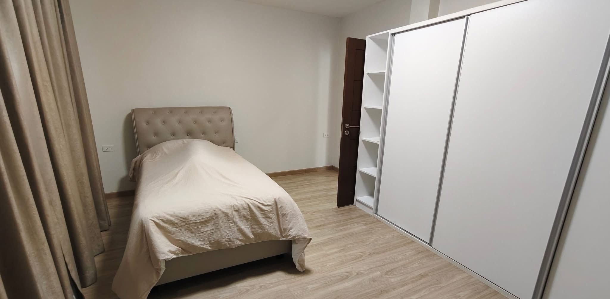 6 卧室 独立房屋 出租 在  - Image 2