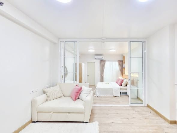 1 Bedroom Condo For Sale in Sam Sen Nok, Huai Khwang, Bangkok - Image 1