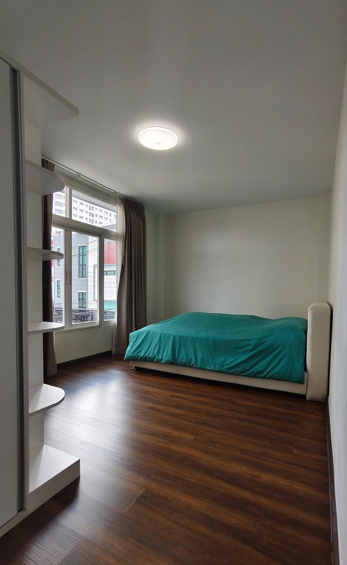 6 卧室 独立房屋 出租 在  - Image 3