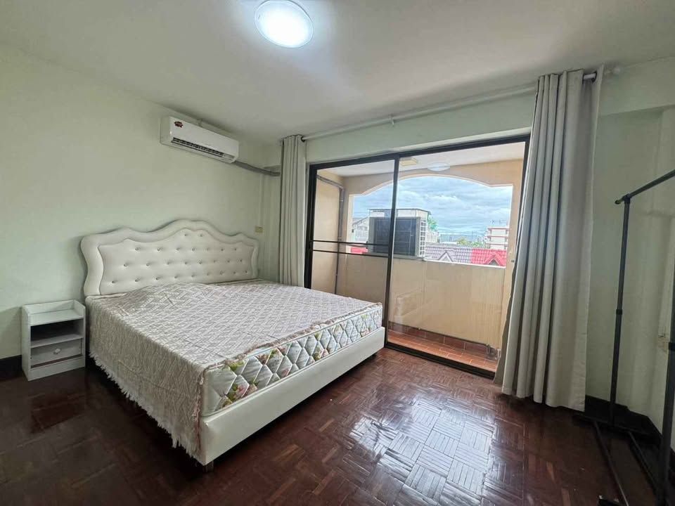 4 卧室 联排别墅 出租 在  - Image 5