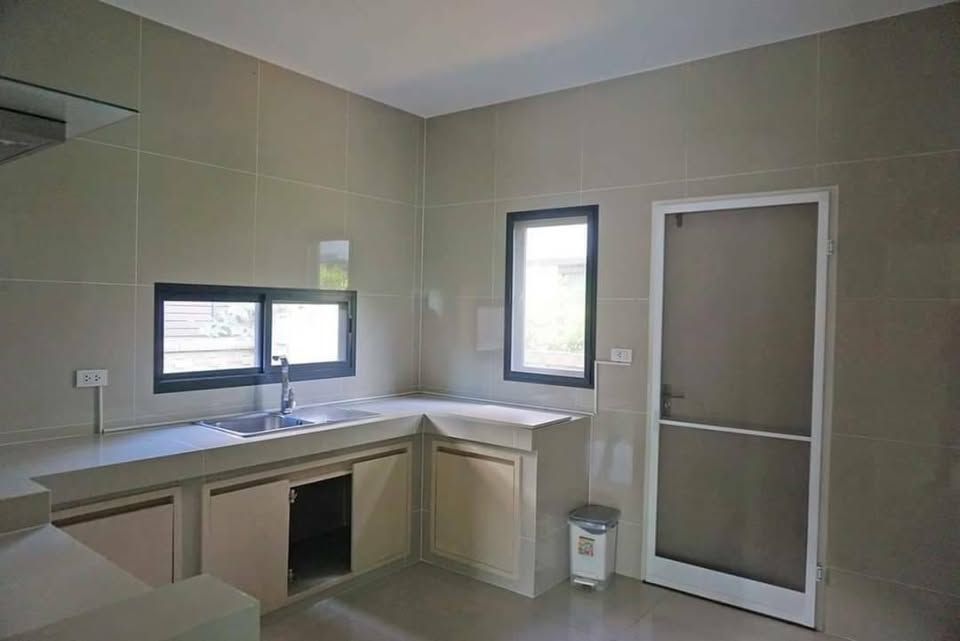 4 卧室 独立房屋 出售 在  - Image 8