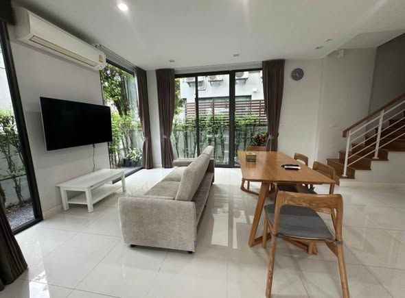 4 卧室 联排别墅 出租 在  - Image 1