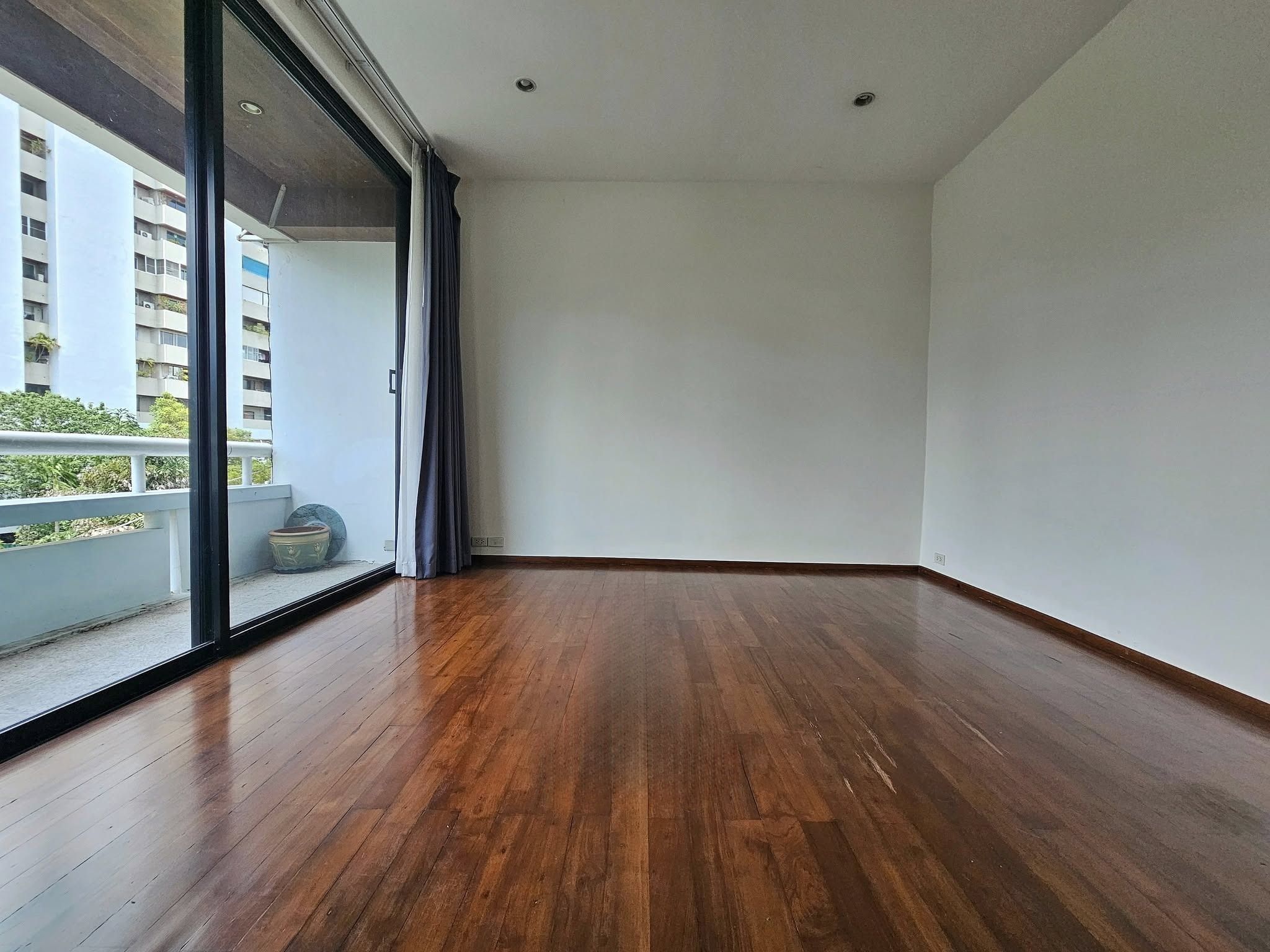 4 卧室 联排别墅 出租 在  - Image 6