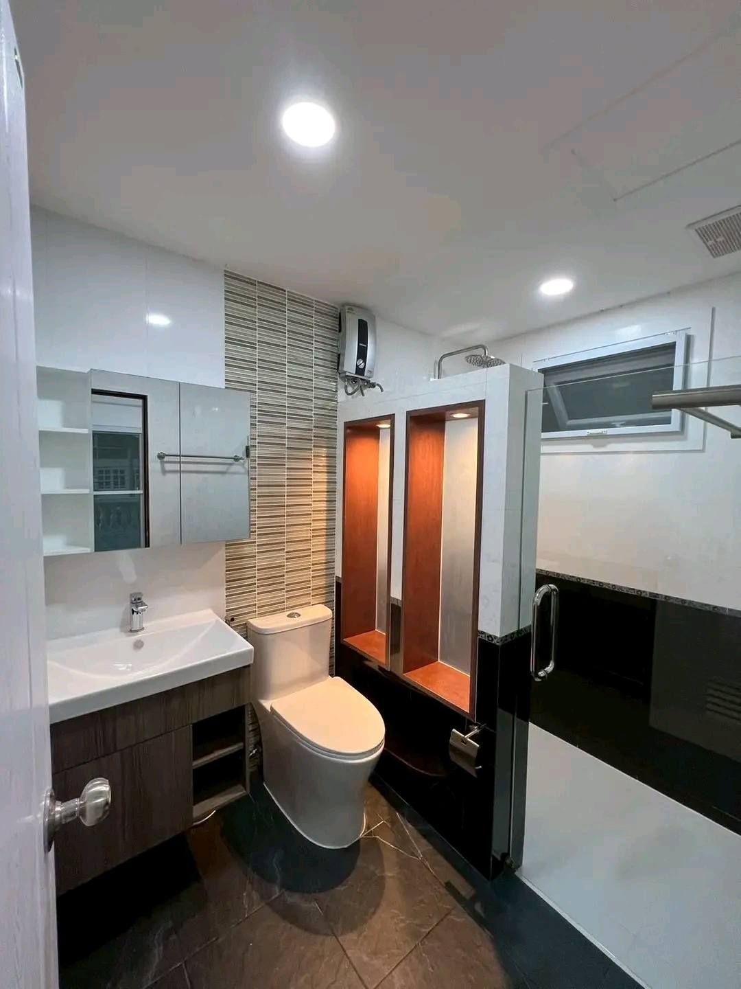 5 Bedroom Townhouse For Rent in Noen Phra, Mueang Rayong, Rayong - Image 5