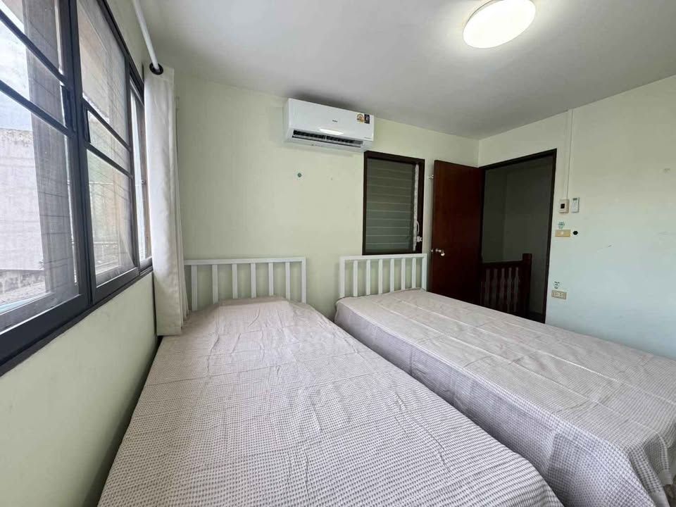 4 卧室 联排别墅 出租 在  - Image 3