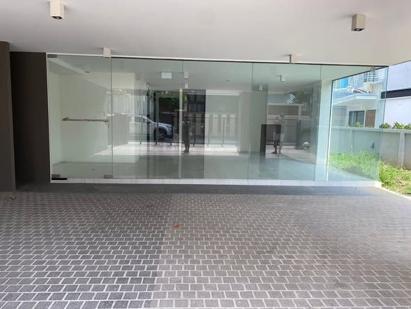 5 卧室 联排别墅 出售 在  - Image 2