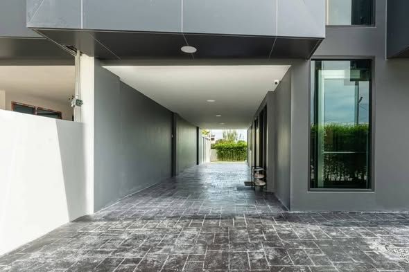 1 Bedroom Townhouse For Rent in Hua Mak, Bang Kapi, Bangkok - Image 5