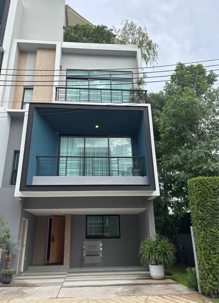4 Bedroom House For Rent in Hua Mak, Bang Kapi, Bangkok - Image 11