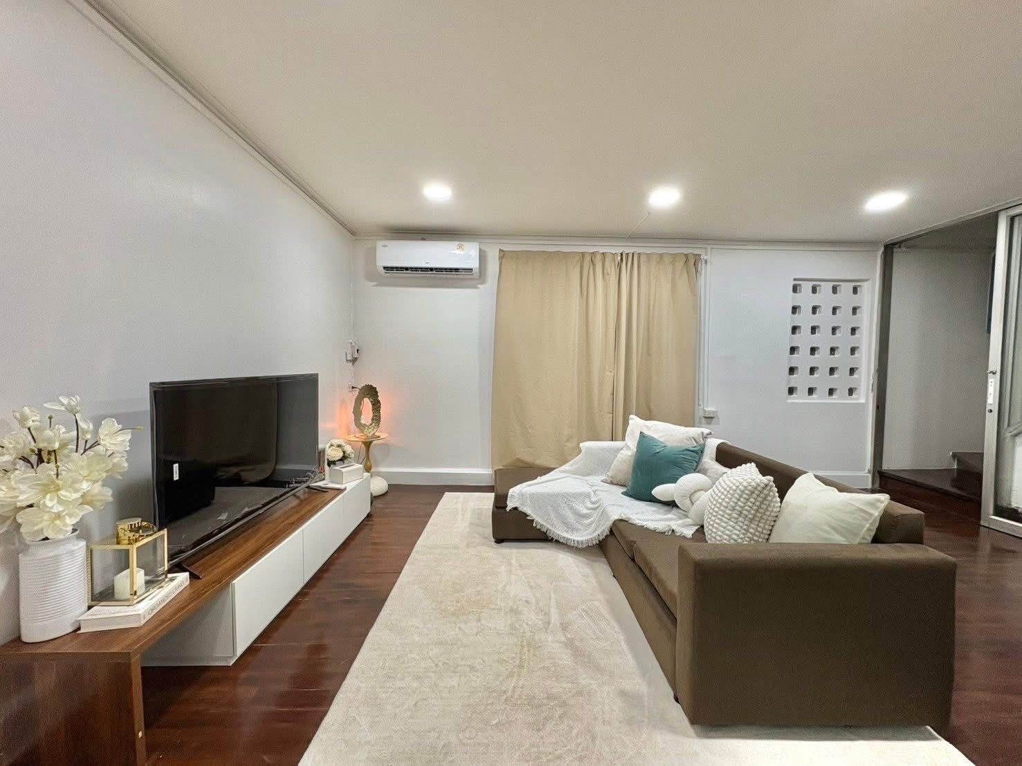 5 卧室 独立房屋 出租 在  - Image 1