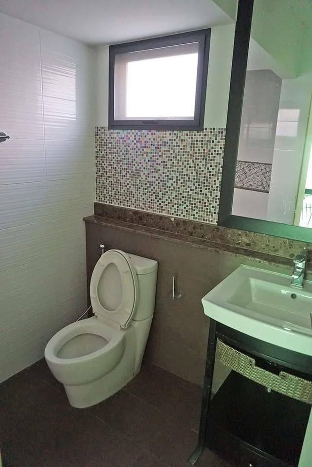 4 卧室 独立房屋 出售 在  - Image 4