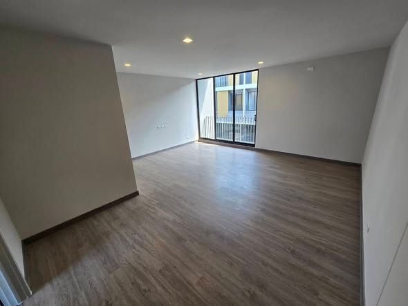 4 卧室 联排别墅 出租 在  - Image 2