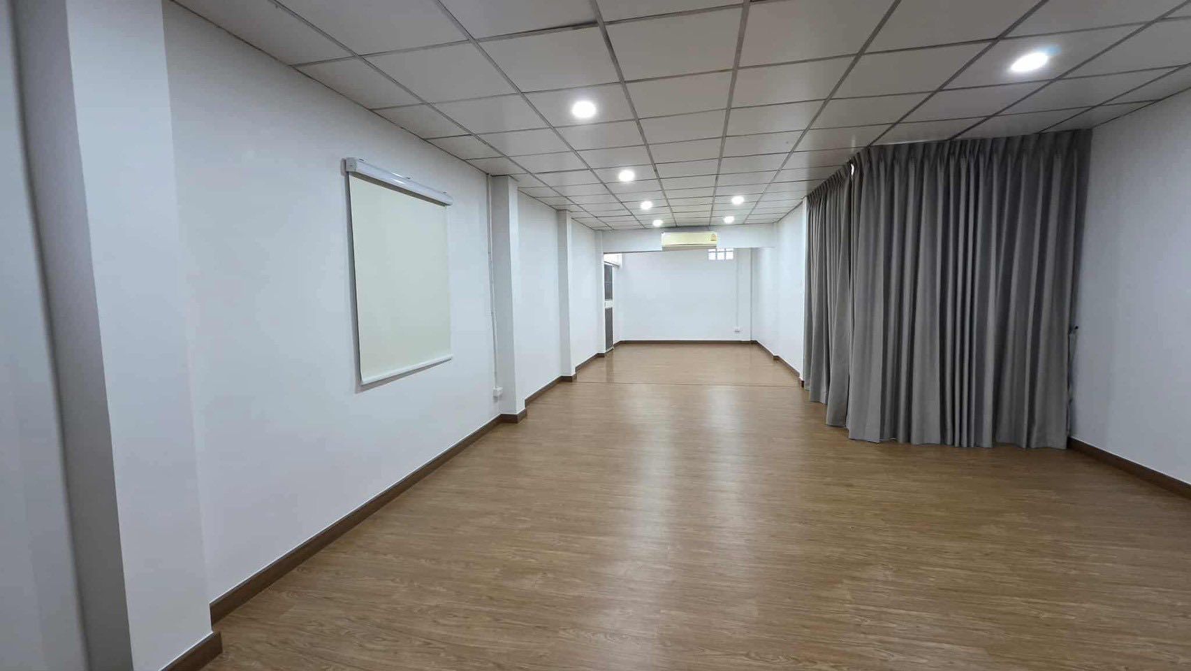 5 卧室 独立房屋 出租 在  - Image 2