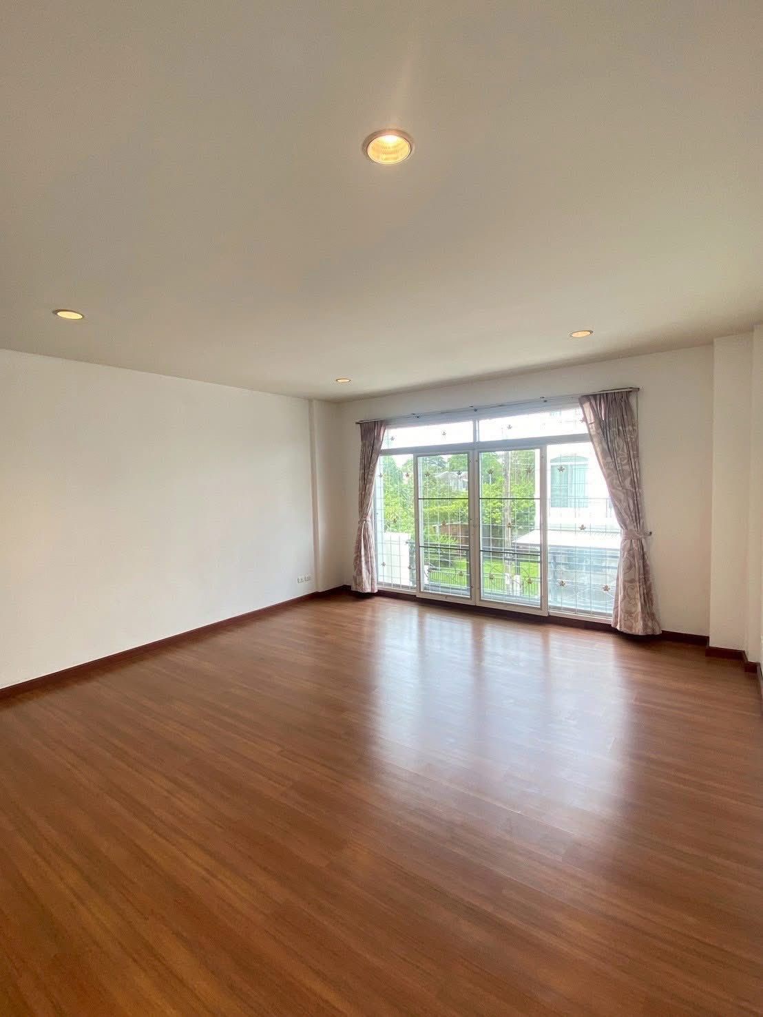 3 Bedroom House For Rent in Chorakhe Bua, Lat Phrao, Bangkok - Image 11