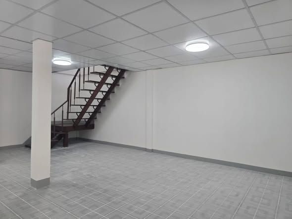 3 Bedroom House For Sale in Huai Khwang, Huai Khwang, Bangkok - Image 2