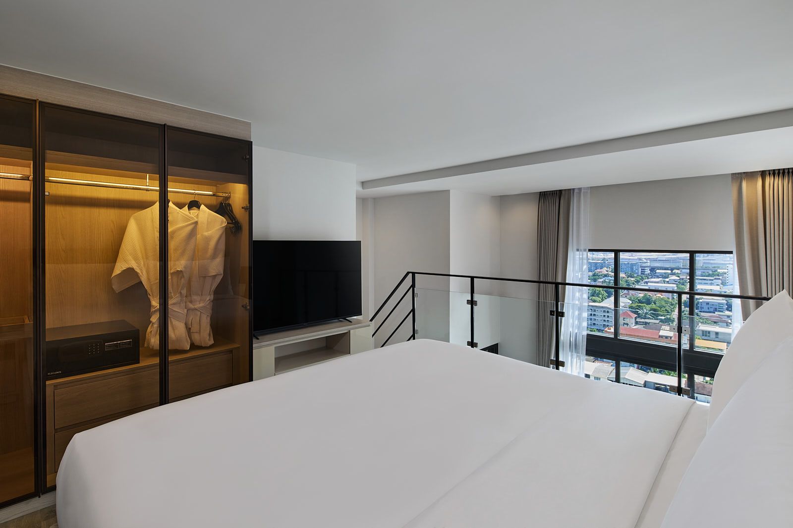 1 ห้องนอน คอนโด สำหรับเช่า ใน บางจาก, พระโขนง, กรุงเทพมหานคร - Image 2