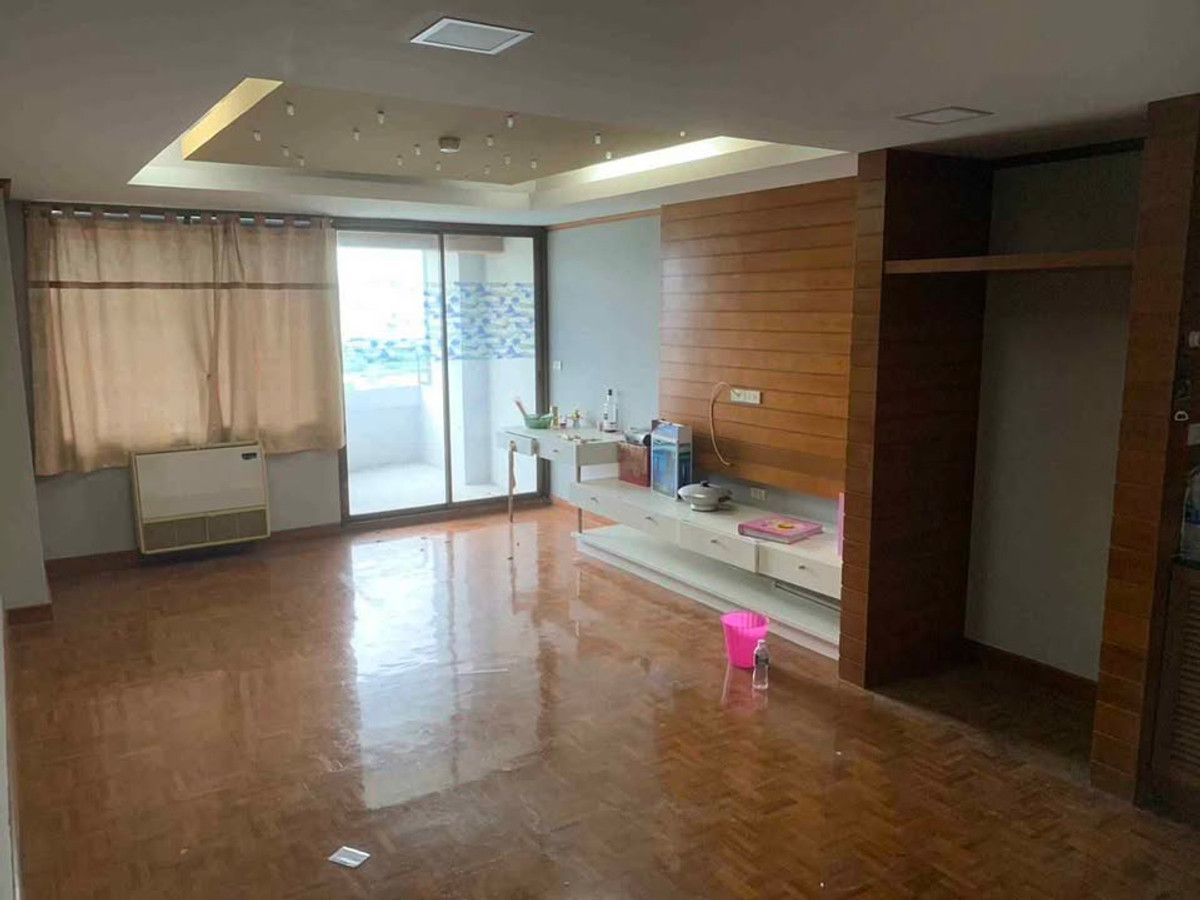 รอยัล ไนน์ เรสซิเดนท์ - Image 1