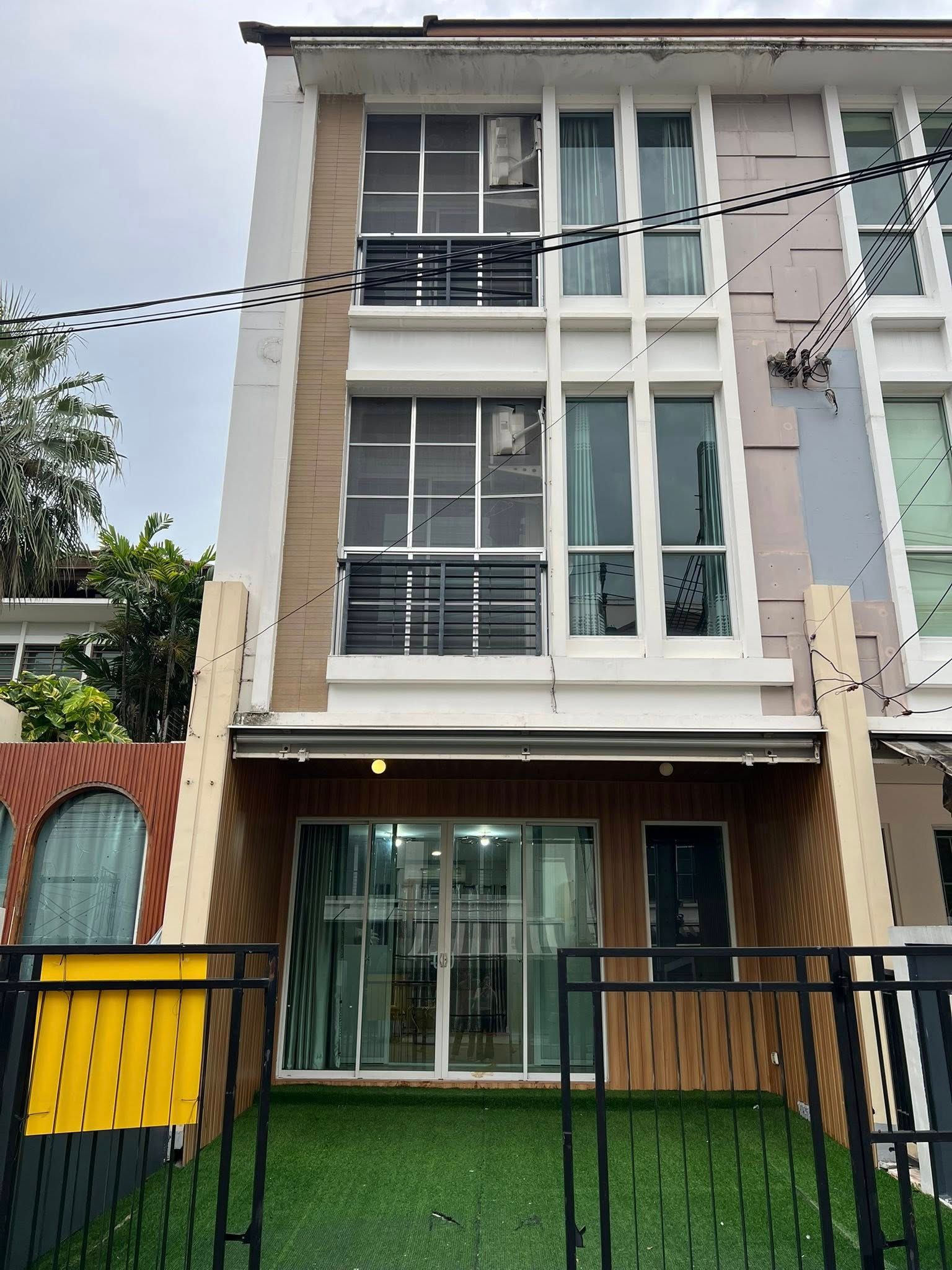 3 ห้องนอน ทาวน์เฮาส์ สำหรับขาย ใน หนองบอน, ประเวศ, กรุงเทพมหานคร - Image 1