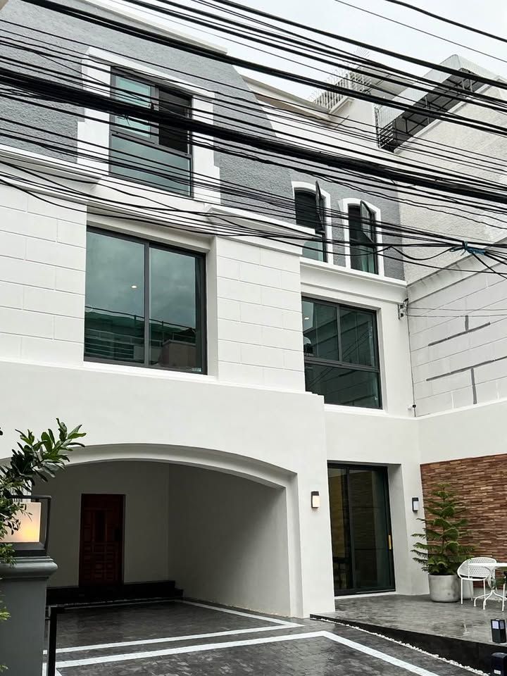 5 ห้องนอน ทาวน์เฮาส์ สำหรับเช่า ใน คลองตันเหนือ, วัฒนา, กรุงเทพมหานคร - Image 1