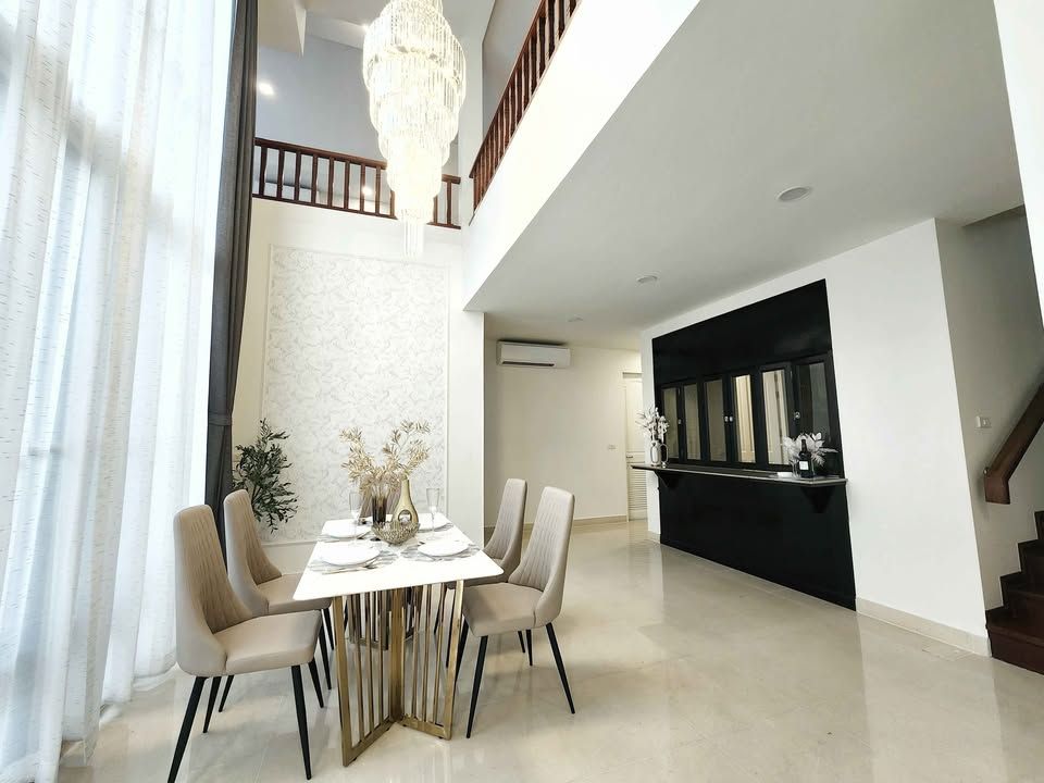 6 卧室 独立房屋 出租 在  - Image 11