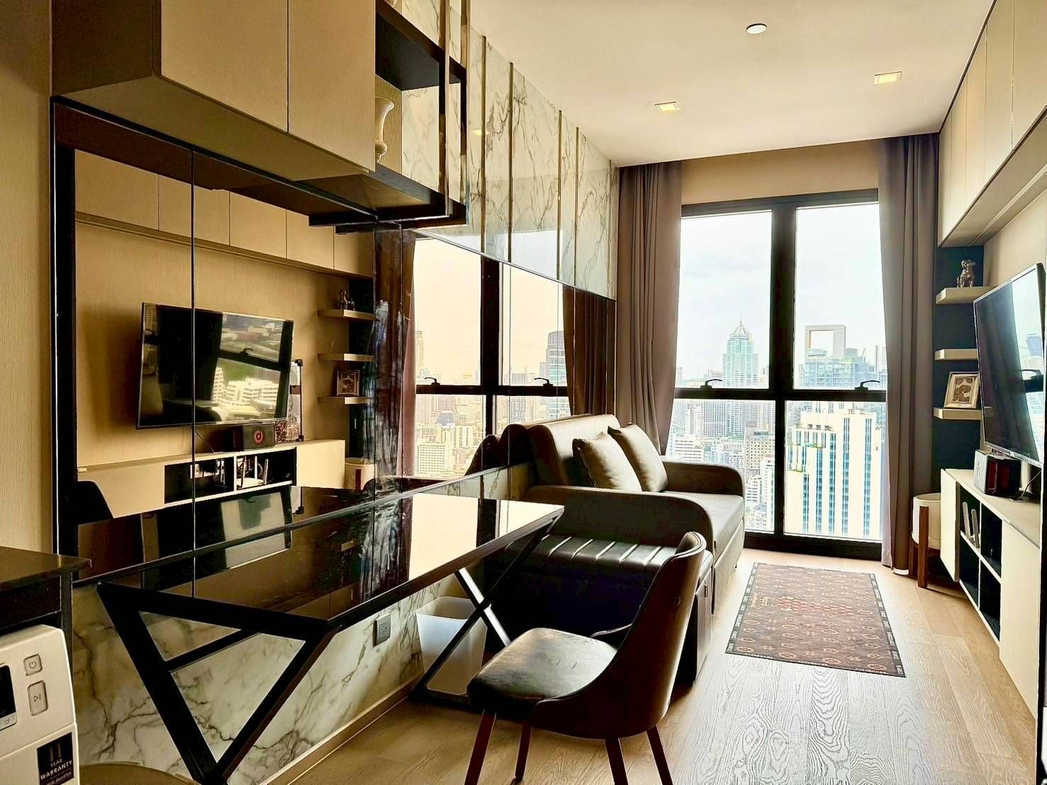 แอชตัน อโศก - Image 1