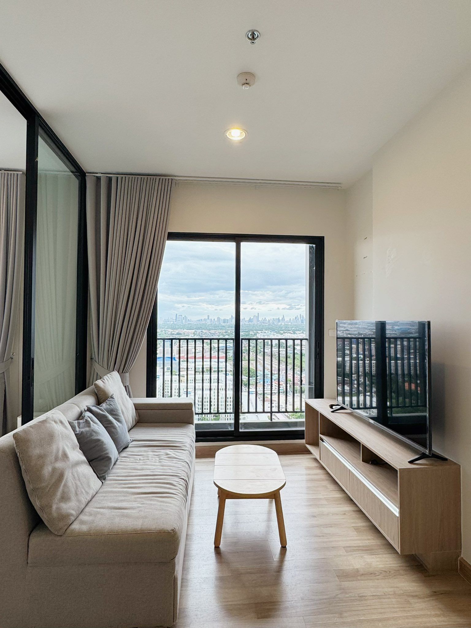1 Bedroom Condo For Sale in Samrong Nuea, Mueang Samut Prakan, Samut Prakan - Image 1