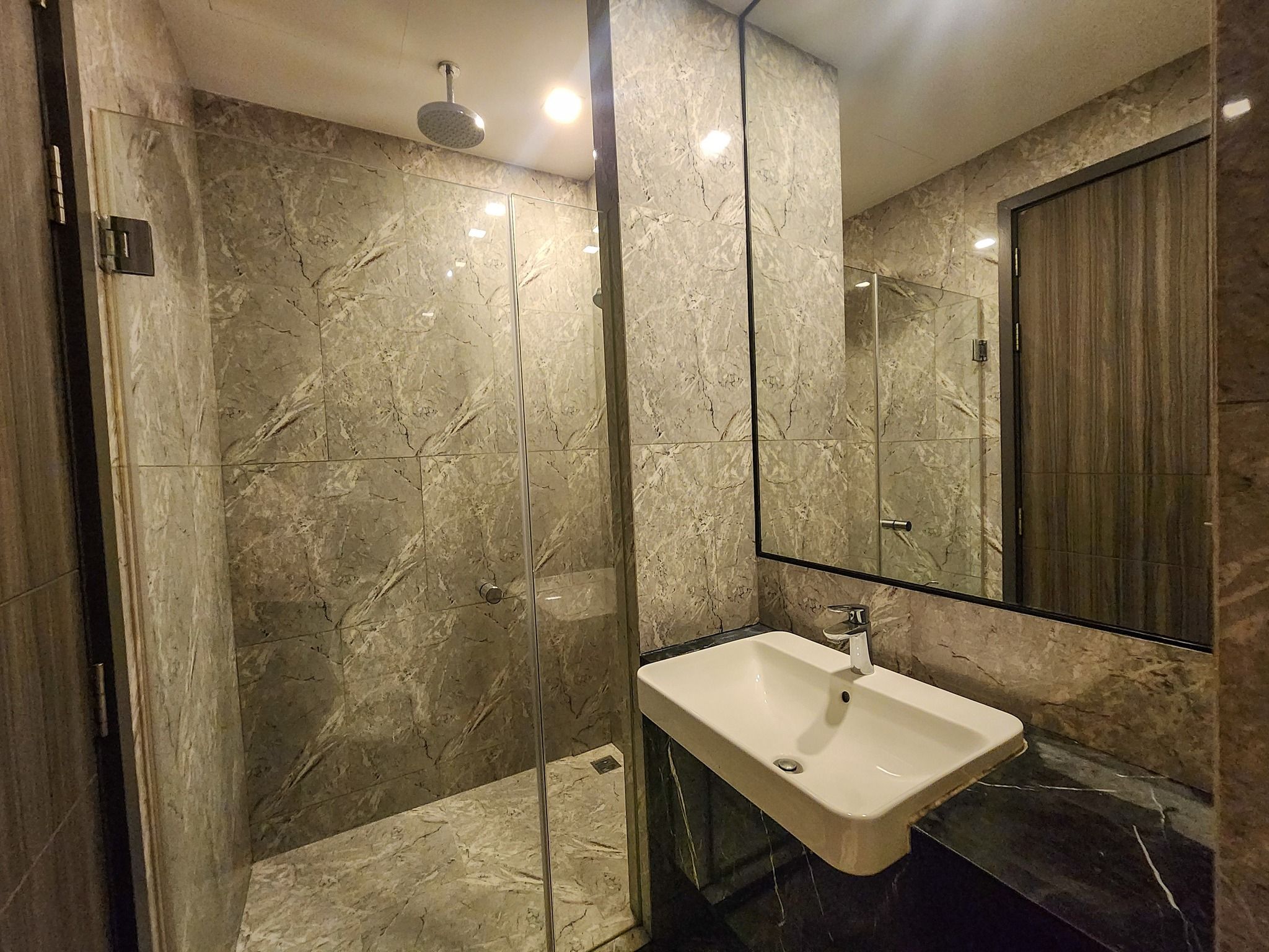 Ashton Asoke - Image 7