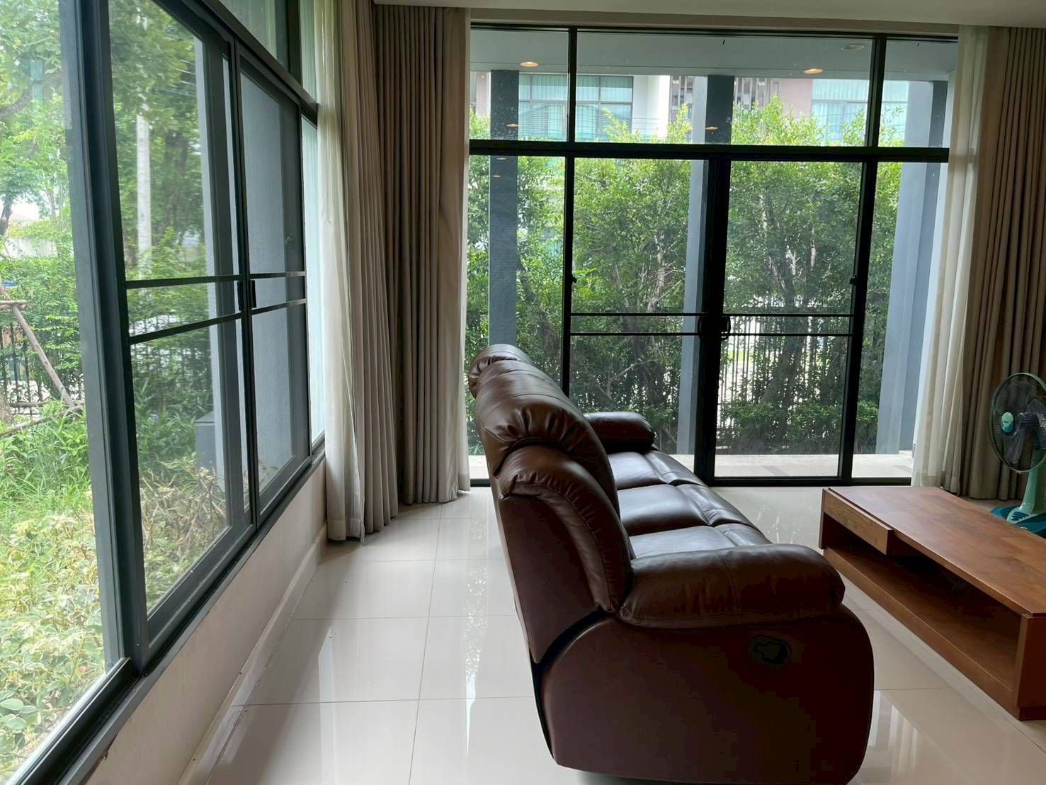 4 卧室 独立房屋 出售 在  - Image 3