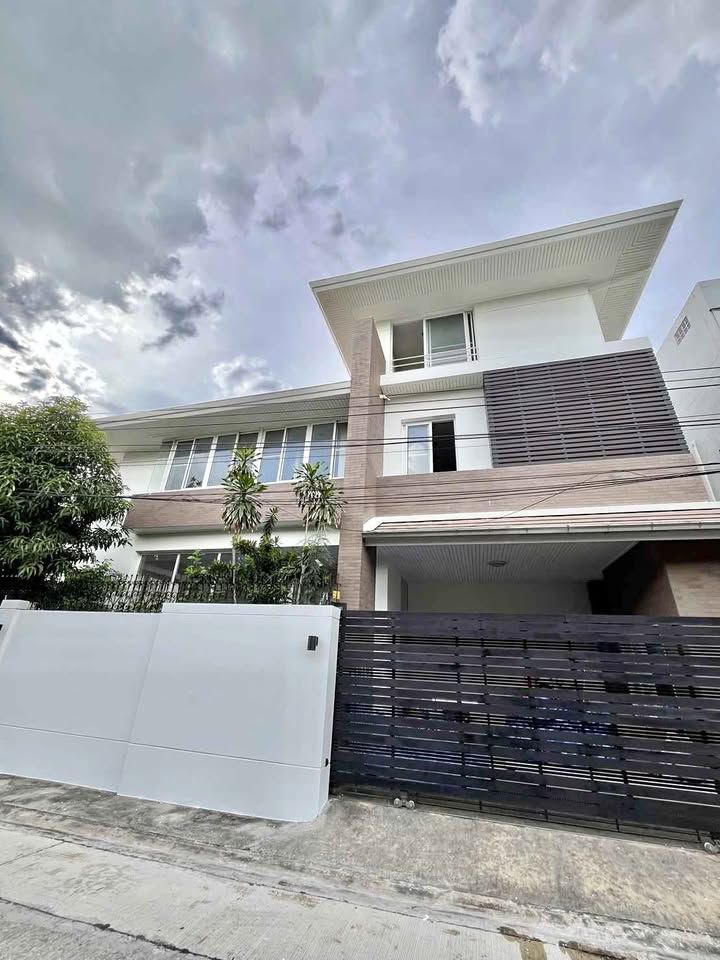 6 卧室 独立房屋 出租 在  - Image 1