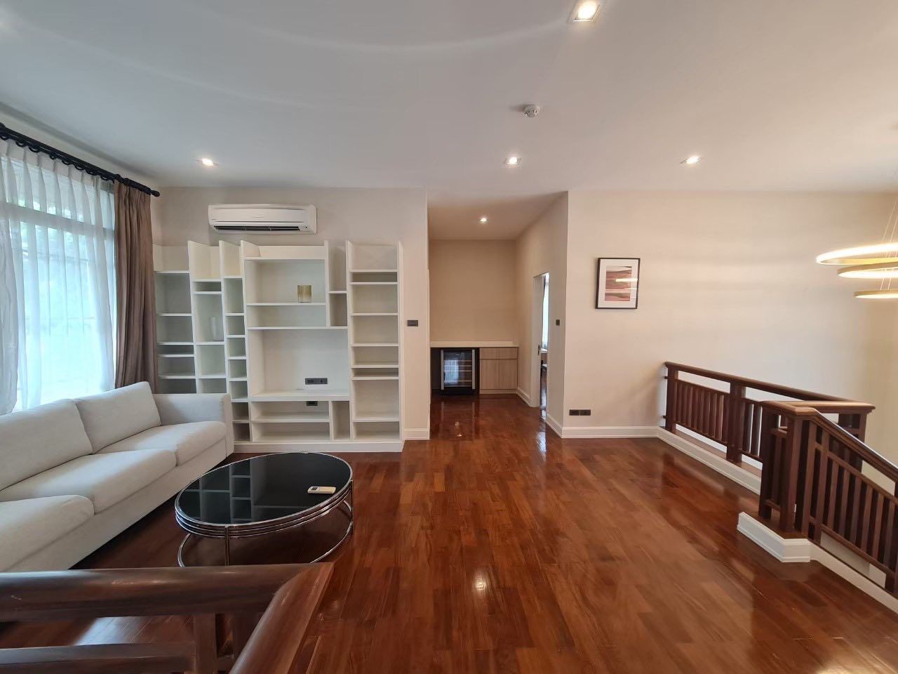 Narasiri Phatthanakan-Srinakarin - Image 4