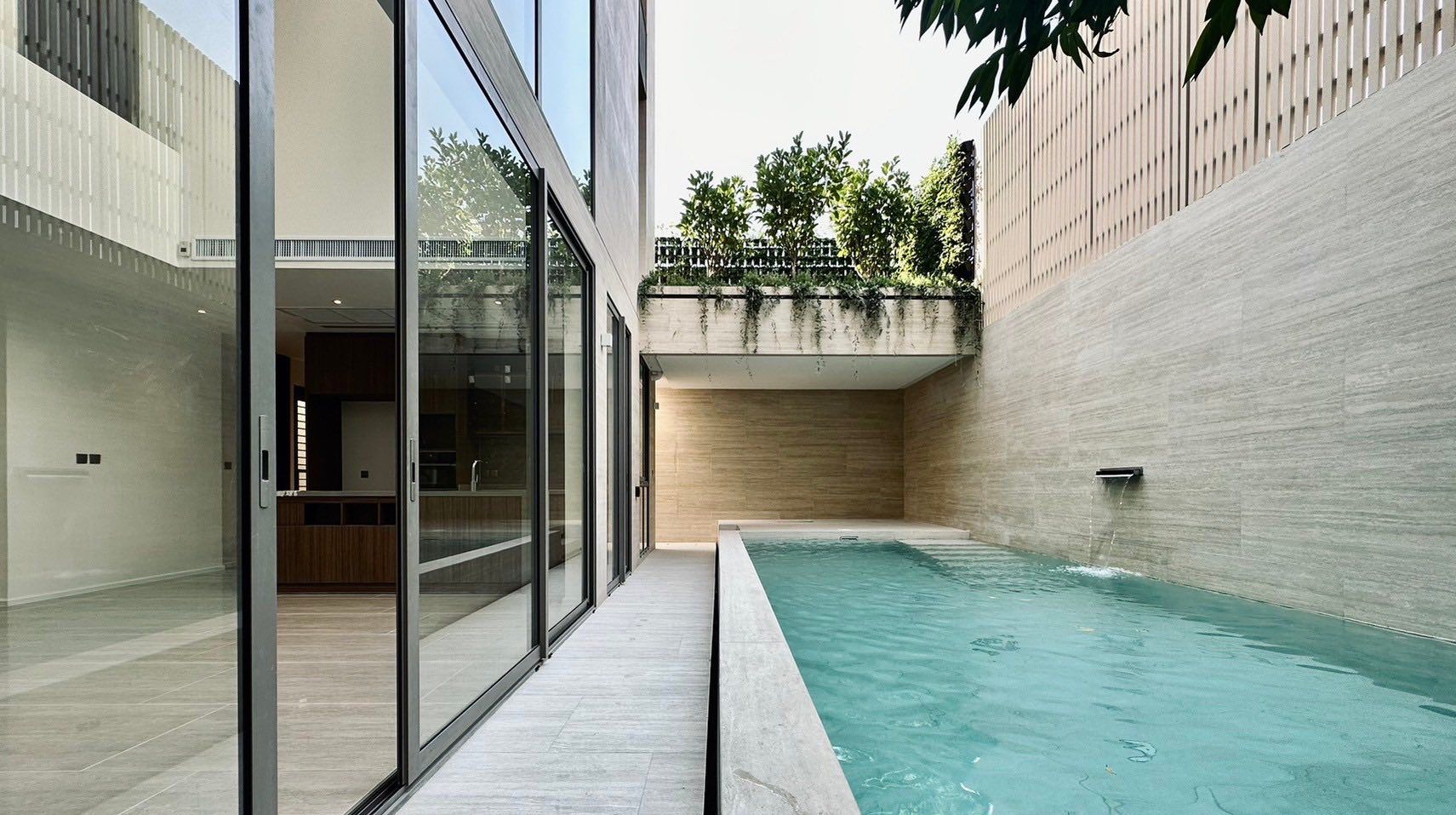 4 卧室 独立房屋 出售 在  - Image 2