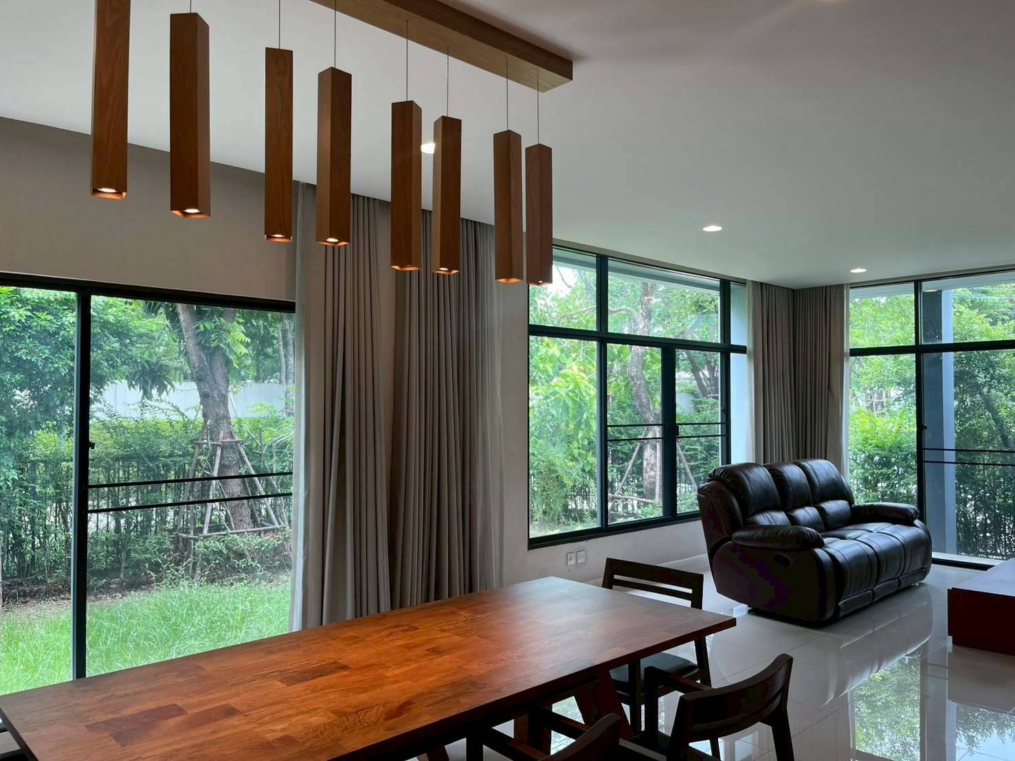 4 卧室 独立房屋 出售 在  - Image 1