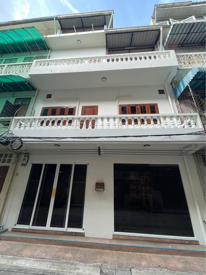  Building For Rent in Rong Mueang, Pathum Wan, Bangkok - Image 1