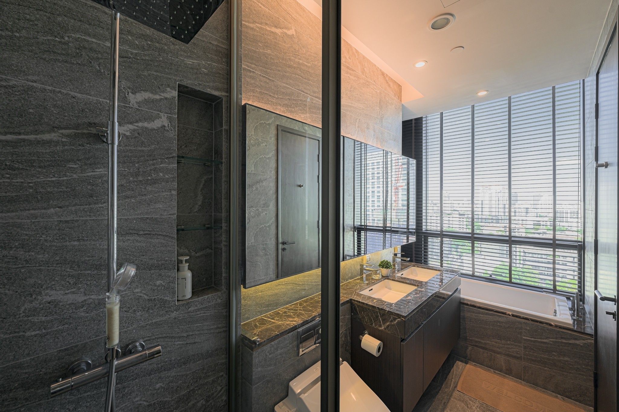 2 卧室 公寓 出租 在  - Image 15