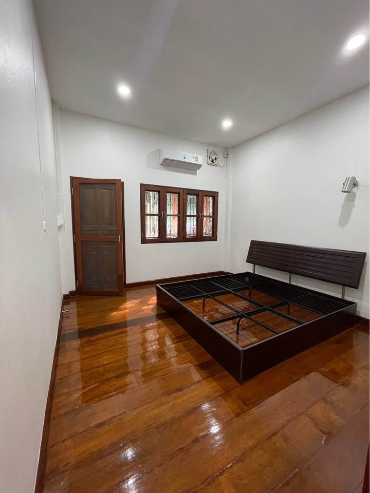  Building For Rent in Rong Mueang, Pathum Wan, Bangkok - Image 9