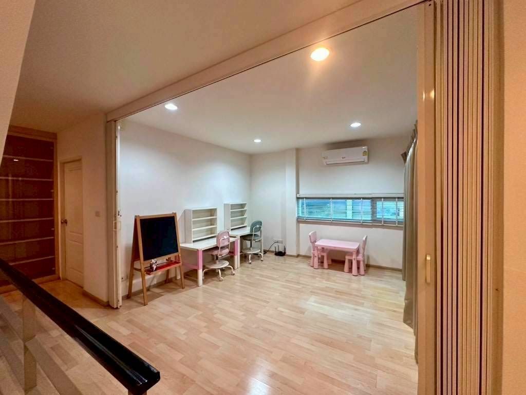 3 卧室 联排别墅 出租 在  - Image 10