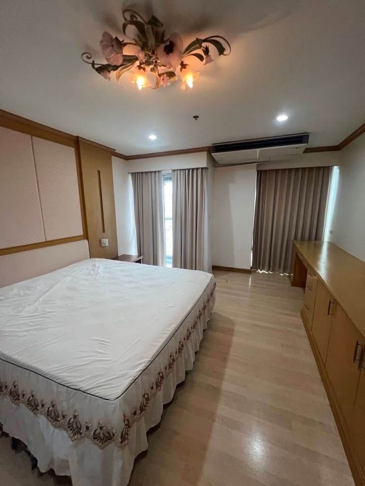 Silom Suite Condominium - Image 13