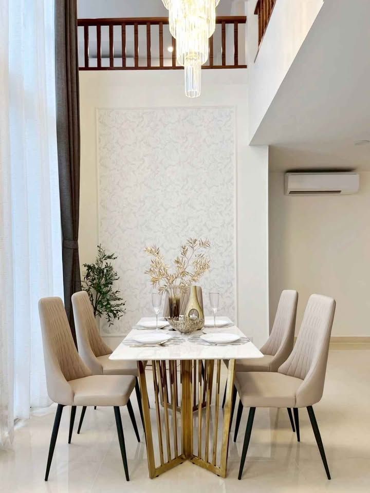 6 卧室 独立房屋 出租 在  - Image 9