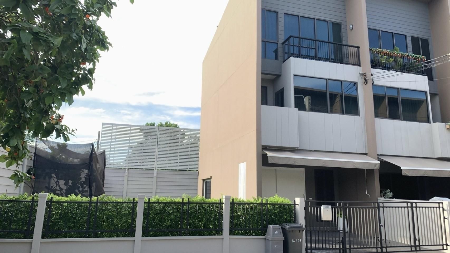 3 卧室 联排别墅 出售 在  - Image 1