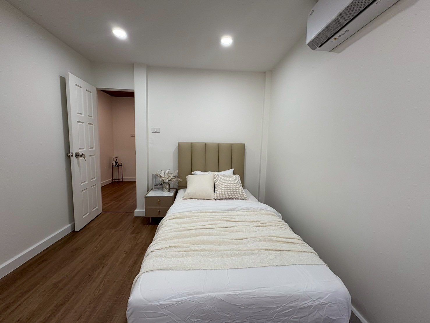 5 卧室 独立房屋 出租 在  - Image 16