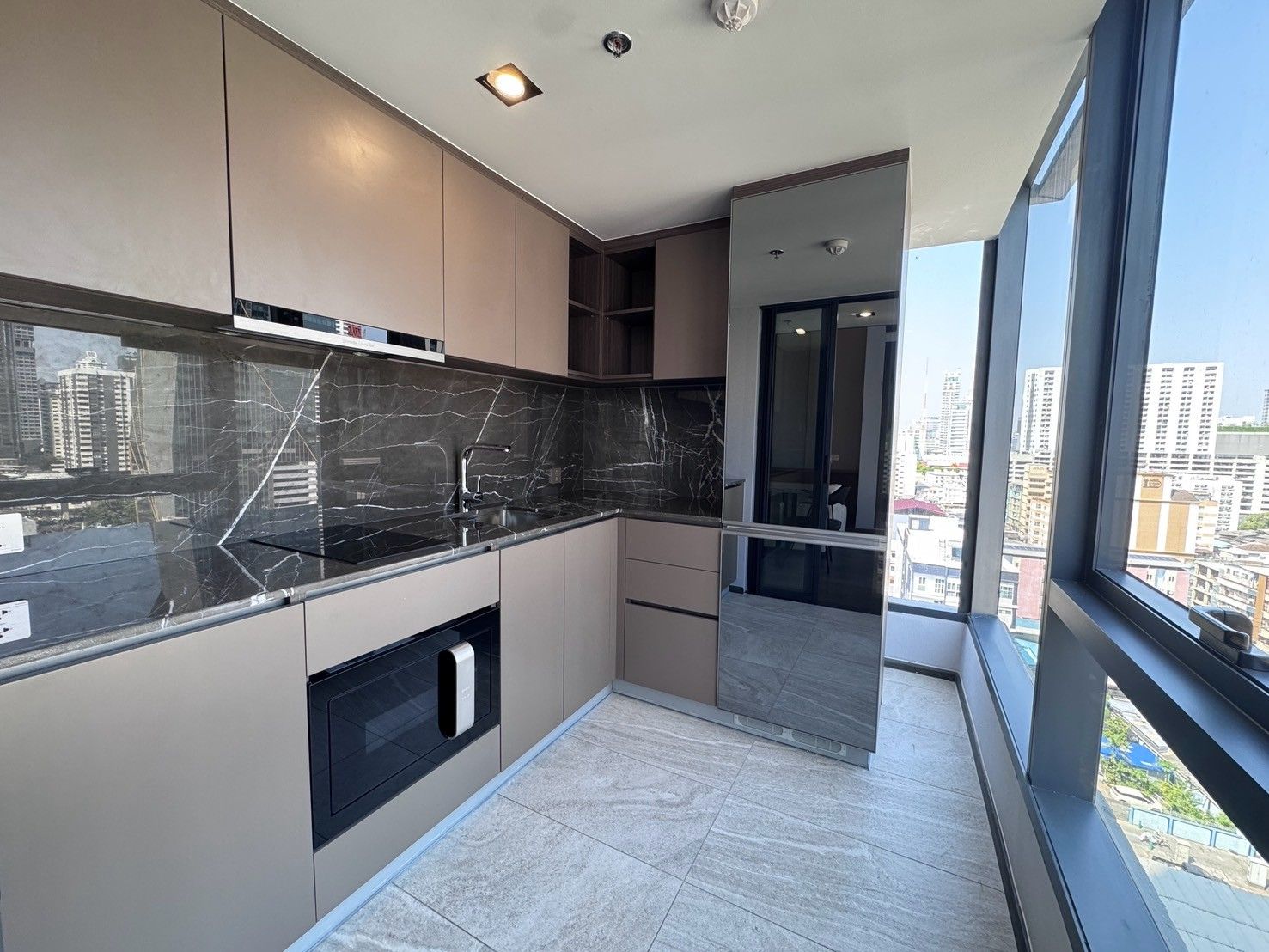 คอนเนอร์ ราชเทวี - Image 9