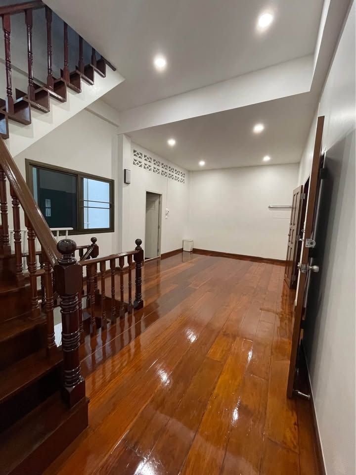  Building For Rent in Rong Mueang, Pathum Wan, Bangkok - Image 17