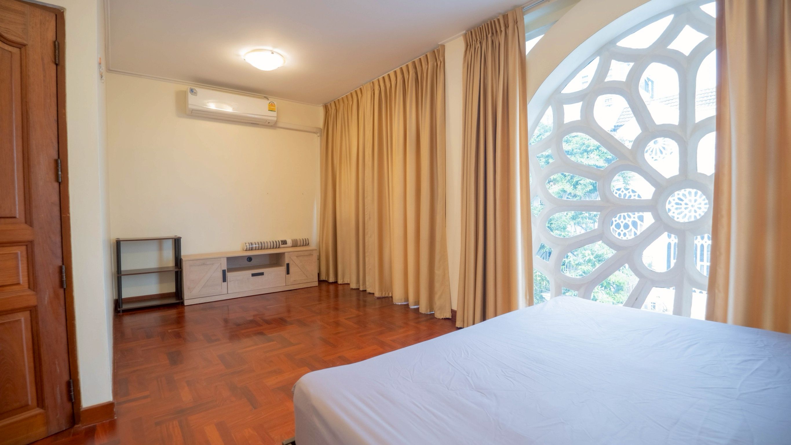 5 卧室 联排别墅 出租 在  - Image 13