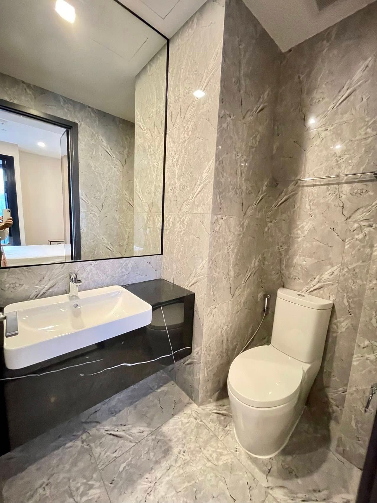 Ashton Asoke - Image 5