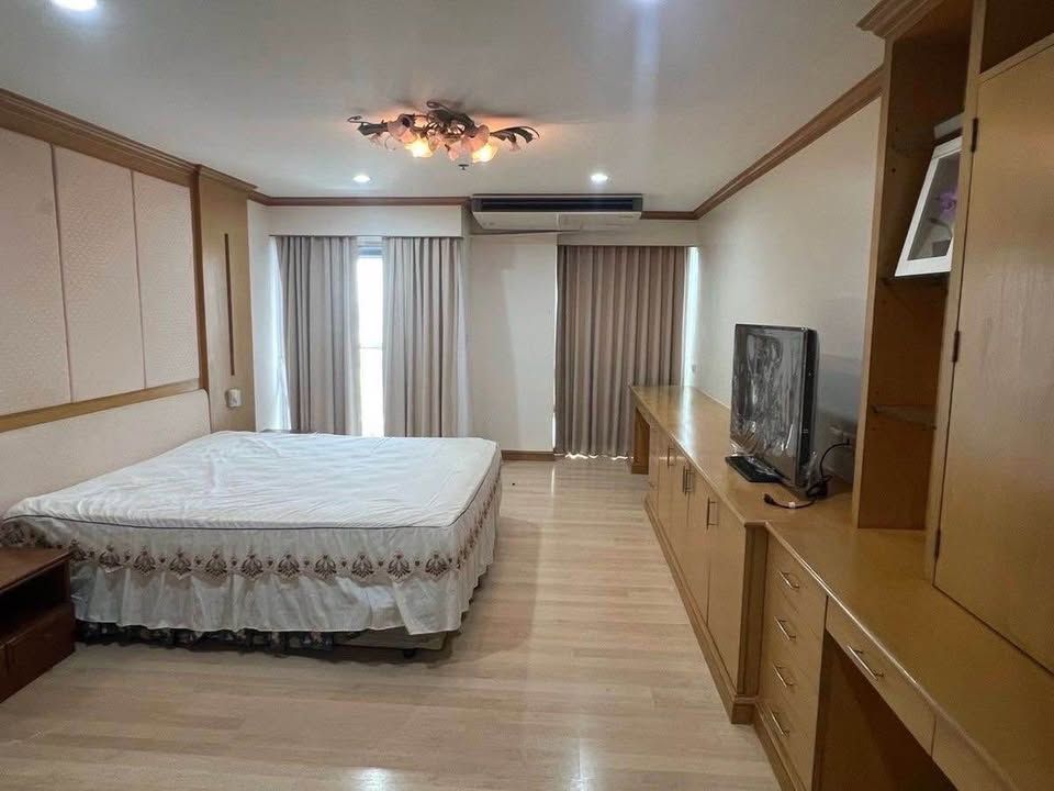 Silom Suite Condominium - Image 12