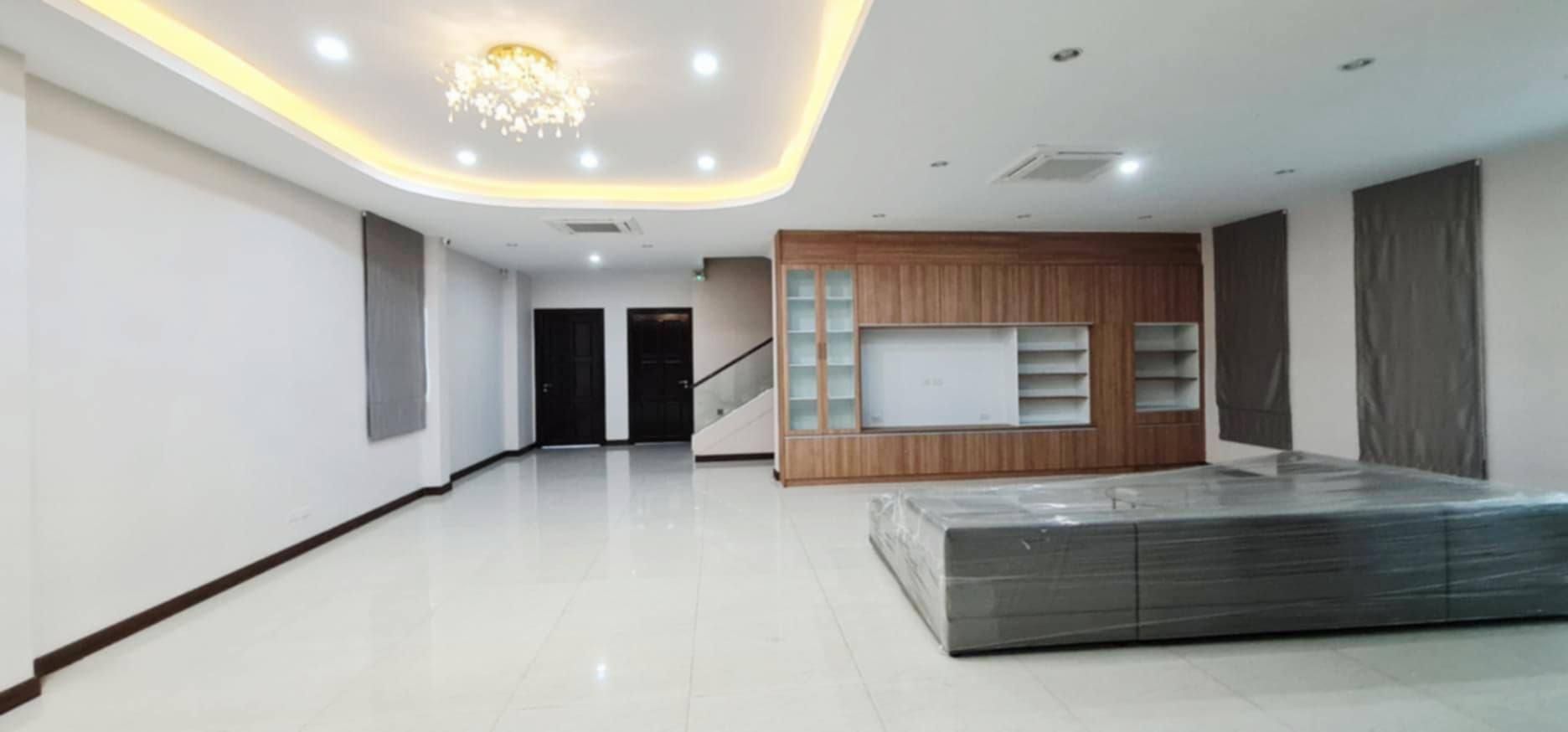 4 ห้องนอน บ้านเดี่ยว สำหรับเช่า ใน พระโขนง, คลองเตย, กรุงเทพมหานคร - Image 2