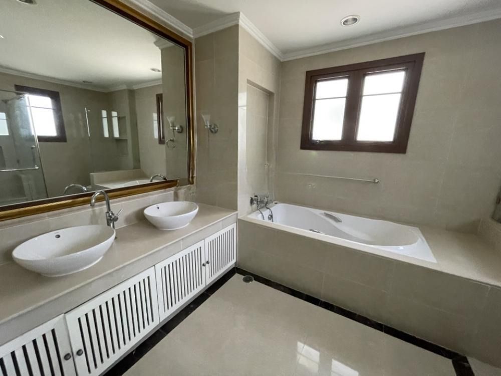 Narasiri Phatthanakan-Srinakarin - Image 8