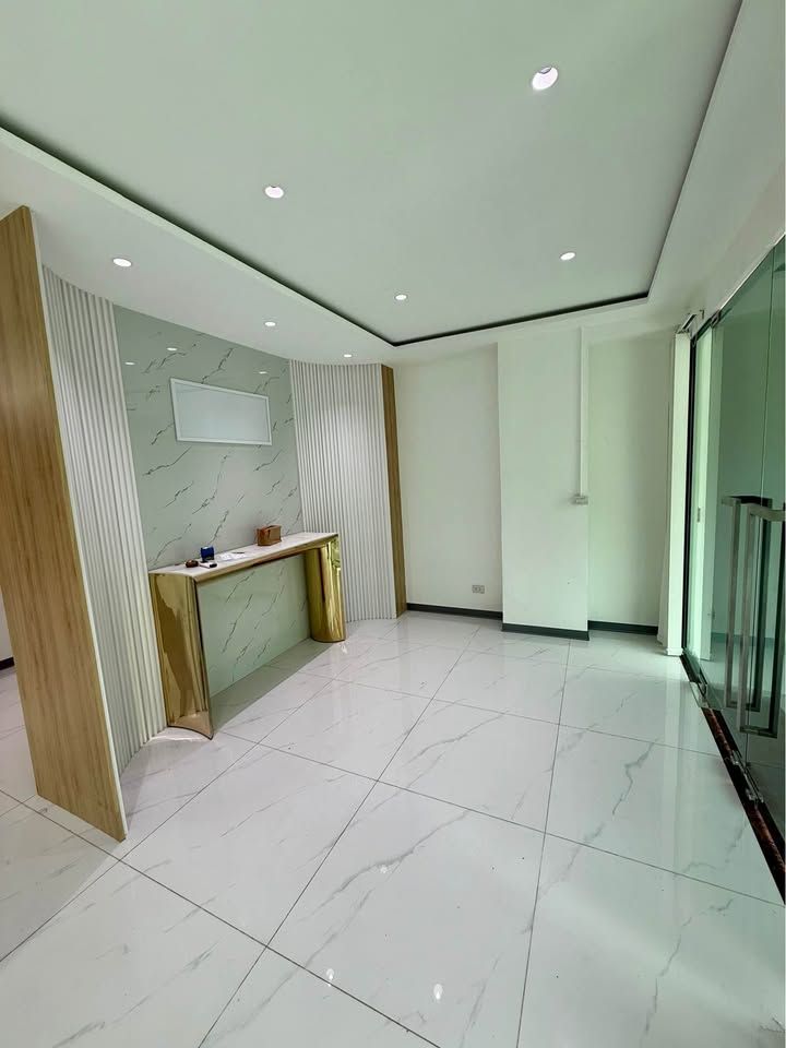 4 卧室 联排别墅 出租 在  - Image 9